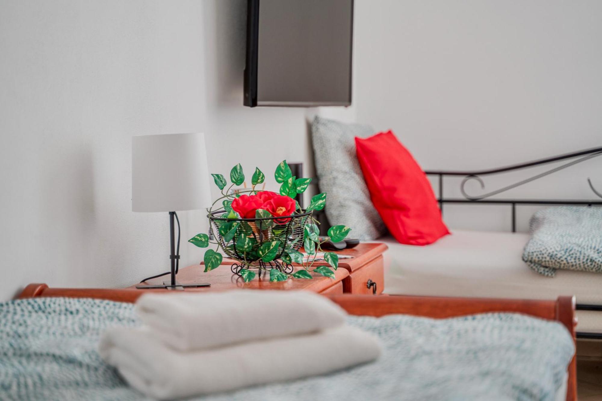 Hotel Ostende Chocerady Eksteriør bilde