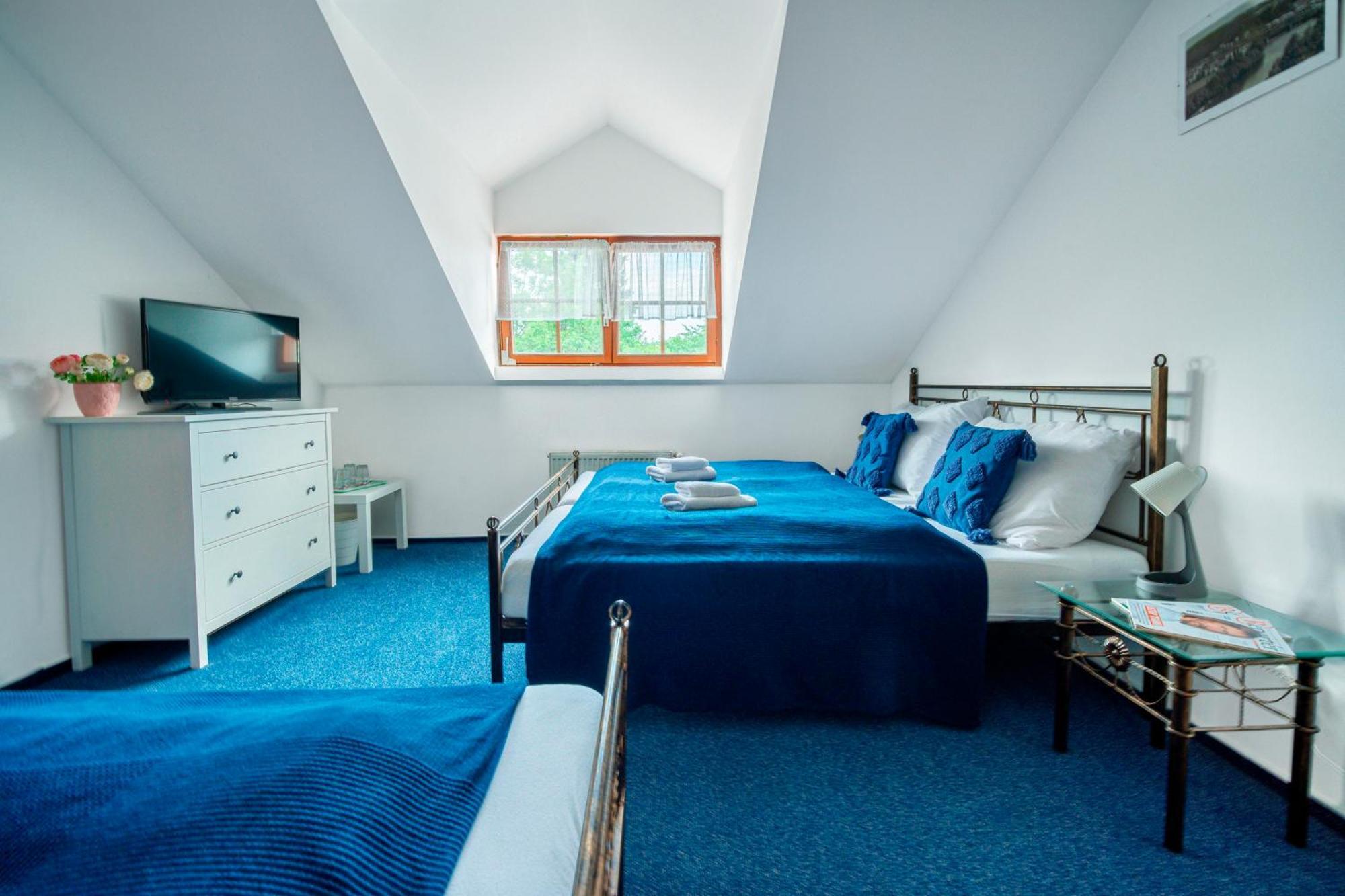Hotel Ostende Chocerady Eksteriør bilde