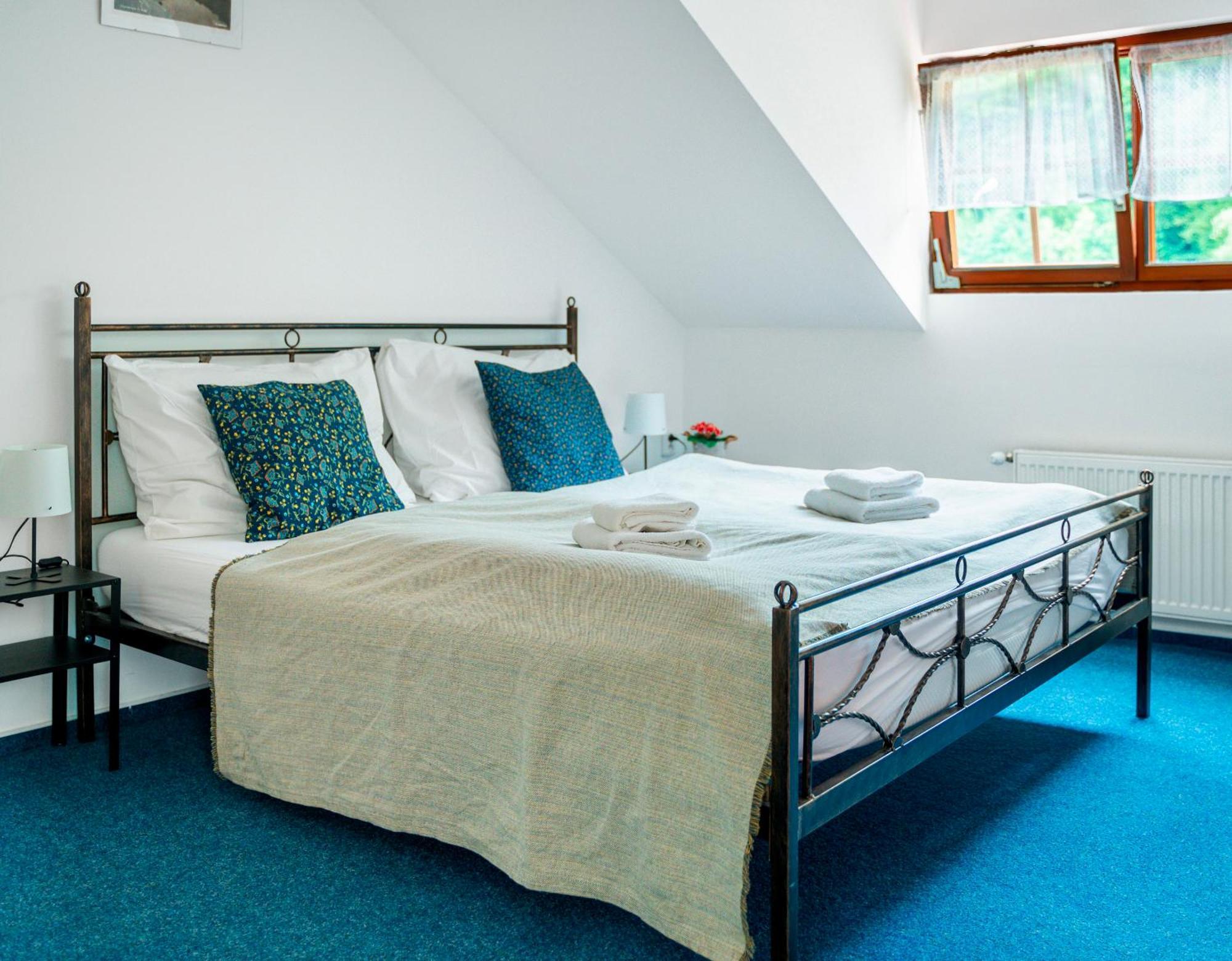 Hotel Ostende Chocerady Eksteriør bilde